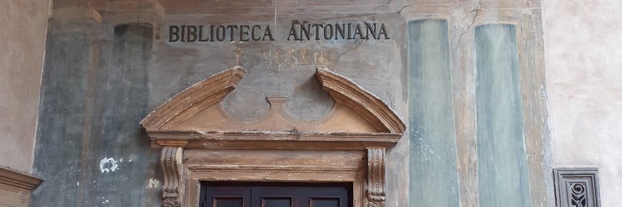 Thursday doors: beautiful doors from Padua, Italy