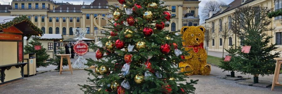 Lindt at Christmas market at Schönbrunn Palace